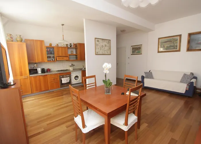 Apartment Casa Marvana 2, Near The Ferry To Cinque Terre *